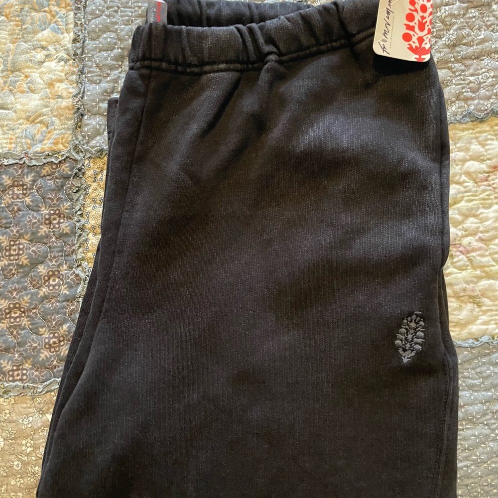 FREE PEOPLE Cropped style Black Jogger Pants